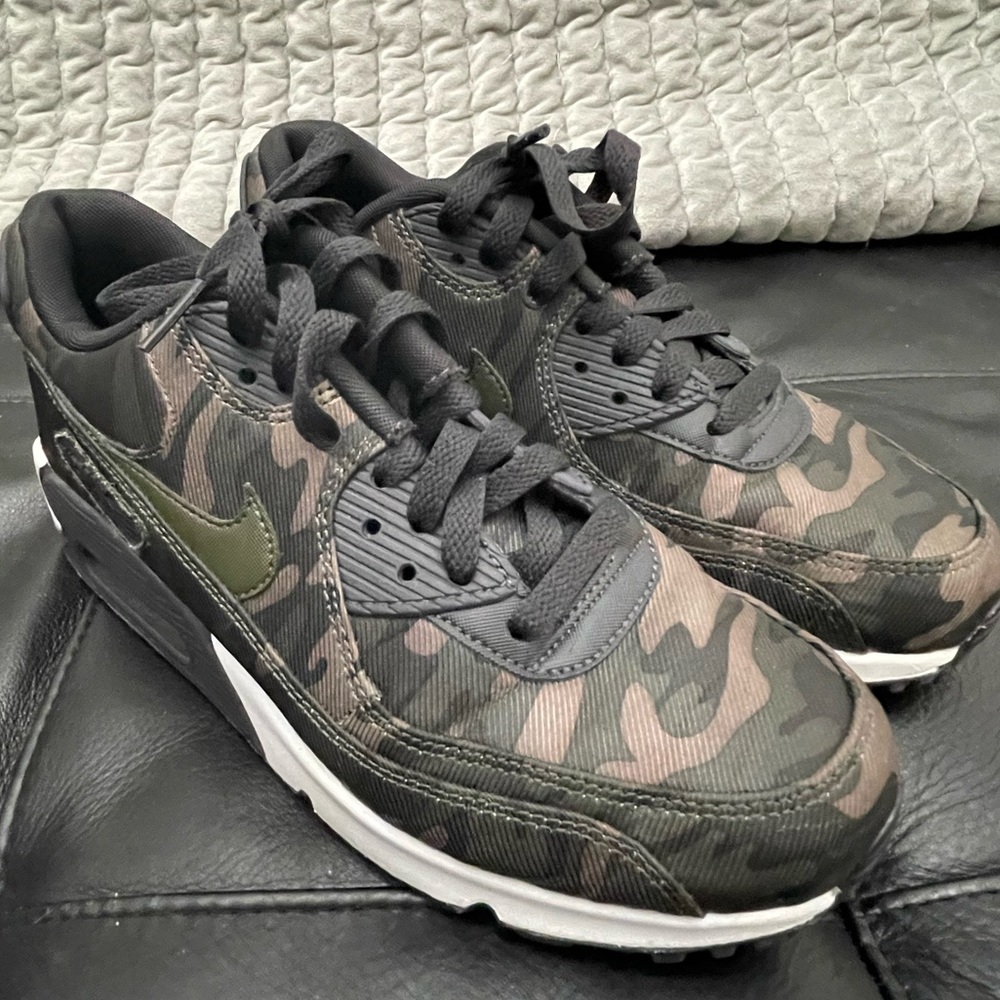 Size 7.5 - Nike Air Max 90 CSE Camo
